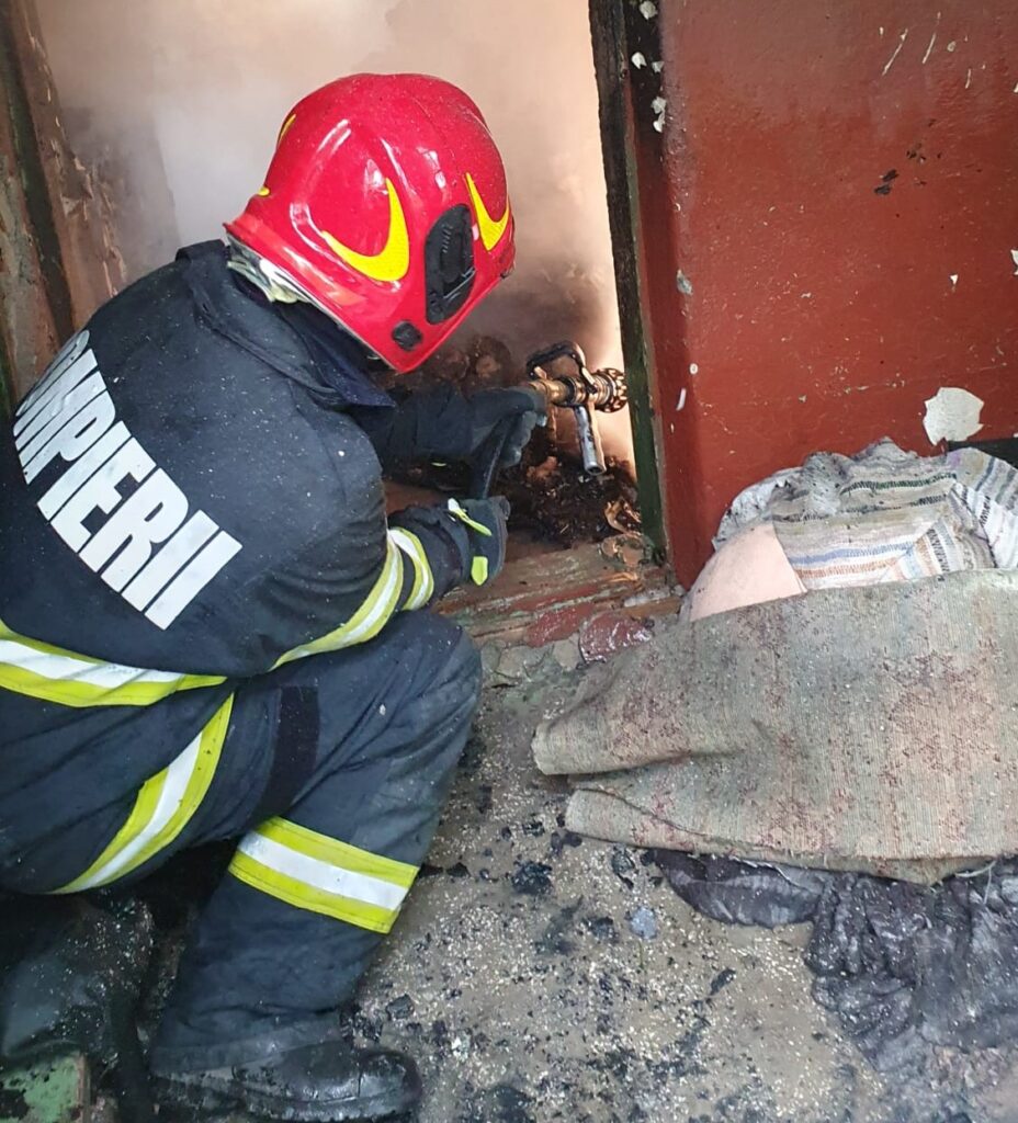 La un pas de tragedie! O bătrână de 89 de ani a fost internată cu arsuri la picioare!