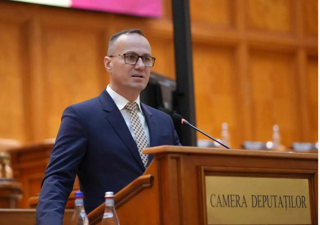 Vot final la Camera Deputaților: Tractoarele agricole/forestiere pot fi conduse de posesorii permisului categoria B