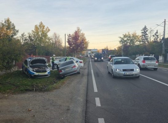 Mașină de poliție implicată într-un accident rutier pe DN 72