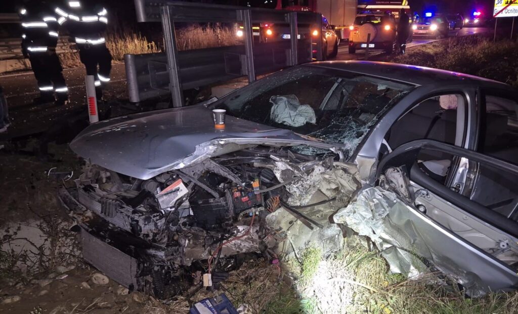 Accident cu cinci autoturisme implicate la Gura Ocniței! Patru răniți au ajuns la Urgențe