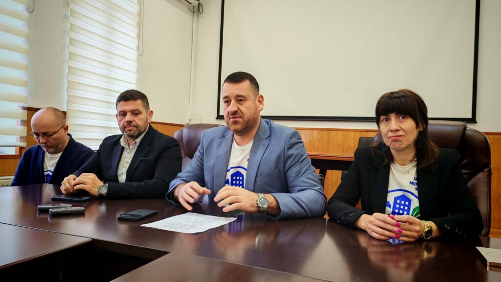 Până la certificarea calității apei, în școlile și liceele din Moreni cursurile se vor desfășura exclusiv online!